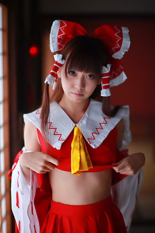 [Cosplay] Reimu Hakurei with dildo and toys - Touhou Project Cosplay